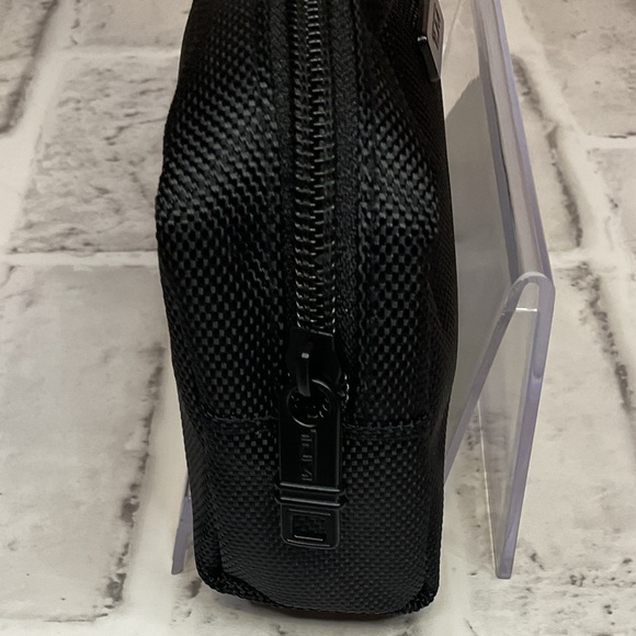 Tumi Delta Nylon Small Travel Bag - Picture 8 of 9